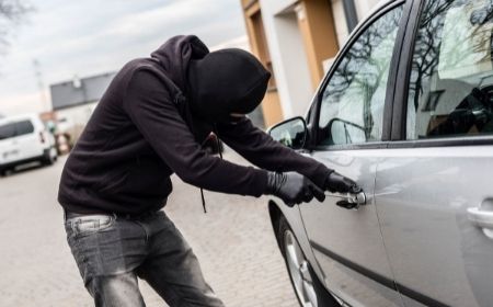 Kradzież samochodu - jak postępować?
